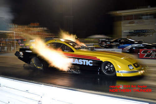 Dave Hirata - 'Drastic Plastic' (near lane) 
vs Kirk Williams - '200 Proof' (far lane)